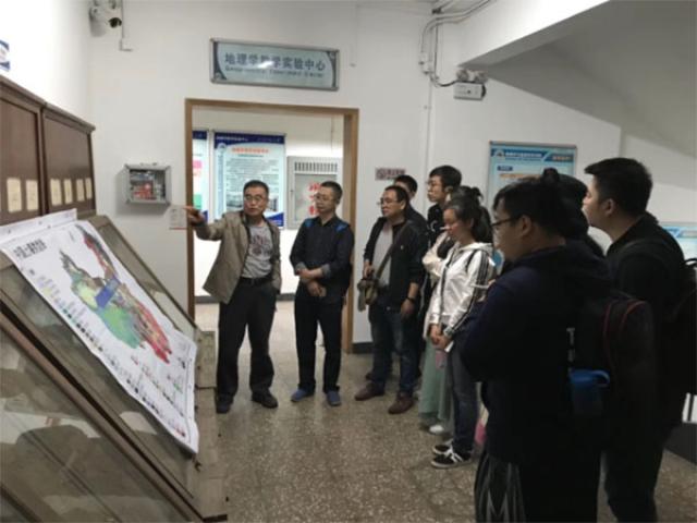 20180519152673165275608428.jpg 20180519-1-清华大学建筑学院学生来学部参加土壤学实习288.jpg