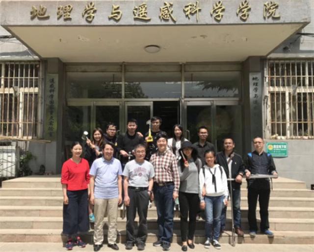 20180519152673167994006530.jpg 20180519-3-清华大学建筑学院学生来学部参加土壤学实习292.jpg