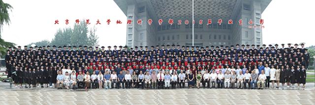 20180629153024964757906703.jpg 20180629-全体毕业生合影.jpg