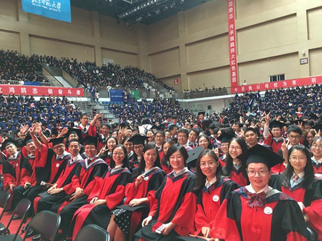 20180629153024976408402074.jpg 20180629-研究生毕业典礼-2.jpg